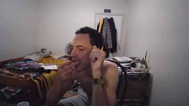 JohnnyMoves Show in webcam
