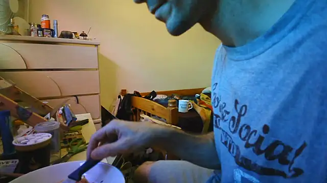JohnnyMoves Show in webcam
