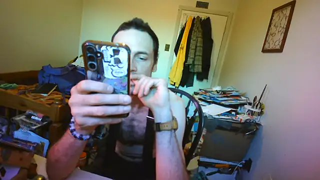 JohnnyMoves Show in webcam