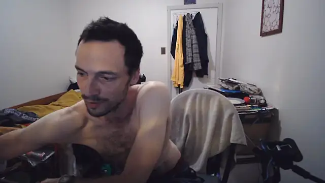 JohnnyMoves Show in webcam
