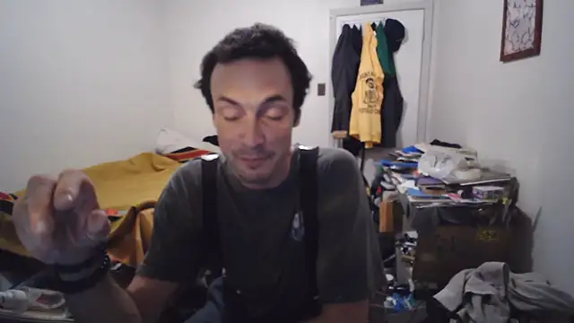 JohnnyMoves Show Webcam