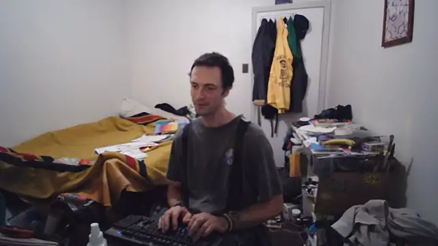 הופעת וובקאם של JohnnyMoves