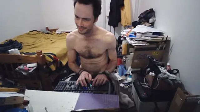 JohnnyMoves Show in webcam