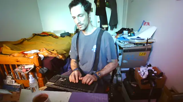JohnnyMoves Pertunjukan Webcam