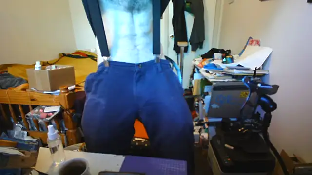 JohnnyMoves Show in webcam