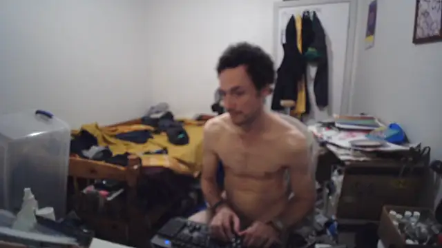 JohnnyMoves Show in webcam