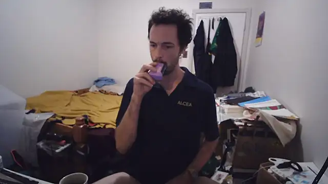 JohnnyMoves' Webcam Show