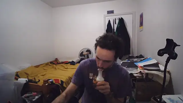 JohnnyMoves Show in webcam
