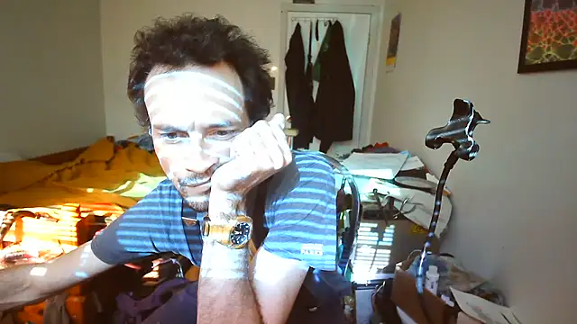 JohnnyMoves: διαδικτυακό σόου στην κάμερα