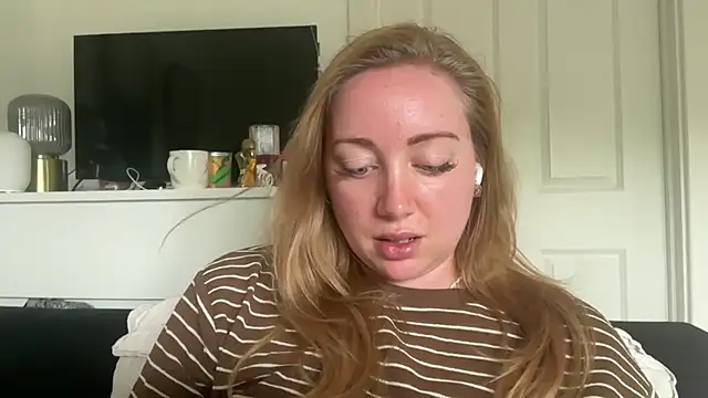 arielsweetieee's Webcam Show