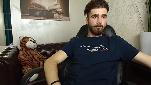 KyloEast Webcam show