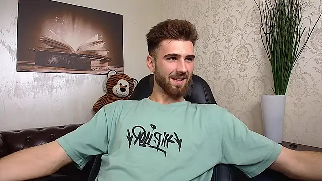 KyloEast Webcam show
