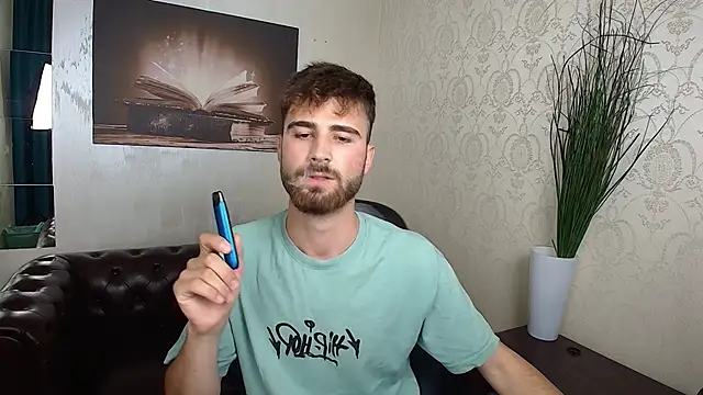 KyloEast Show in webcam