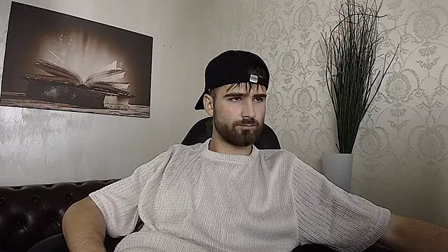 Show modela KyloEast na web-kameri