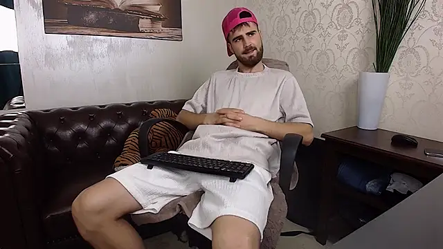 KyloEast Webcam show