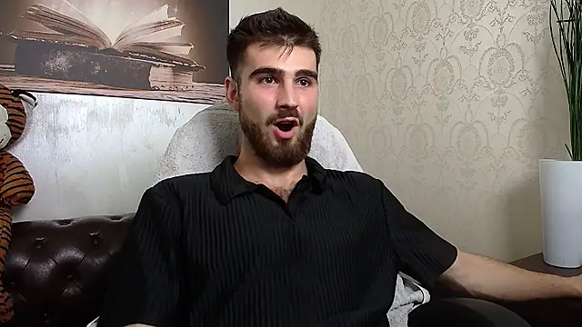 KyloEast Webcam show