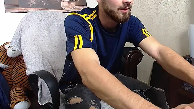 KyloEast Webcam show