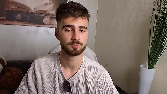 KyloEast Webcam show