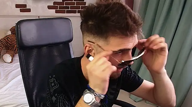 KyloEast Webcam-Show