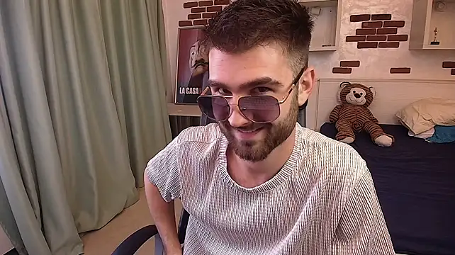 KyloEast Webcam show