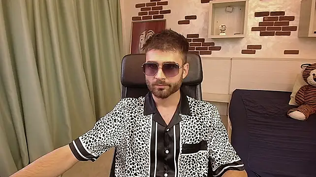 KyloEast Webcam show