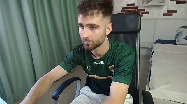 KyloEast Webcam show