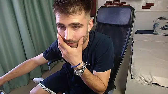 KyloEast webcam show