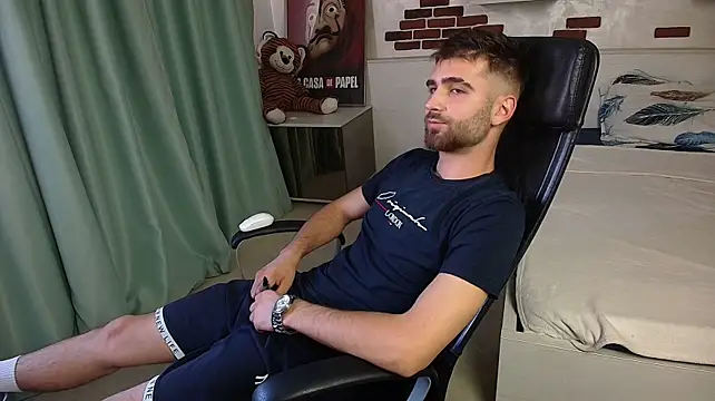 KyloEast Webcam show