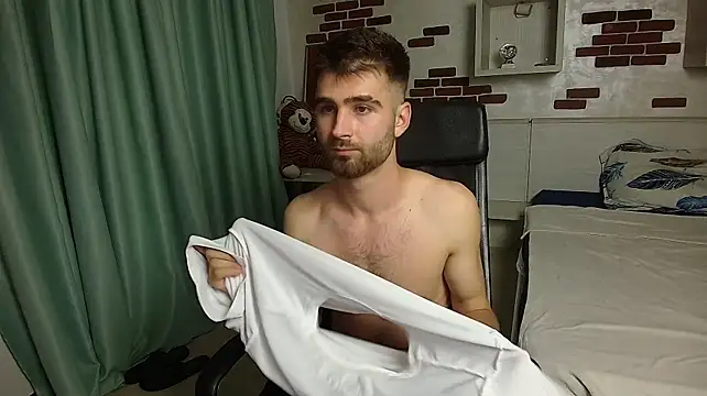 KyloEast webcam show