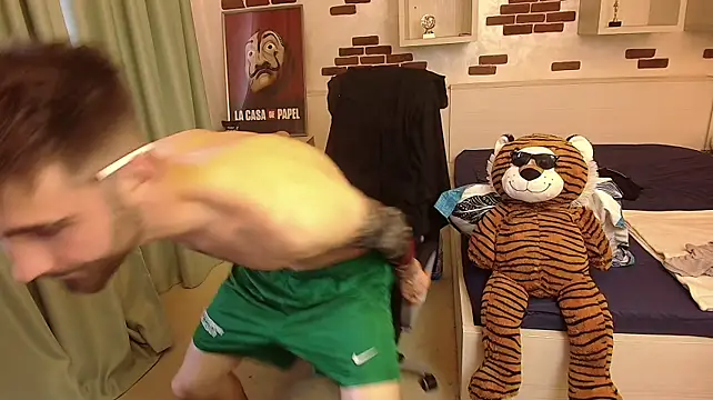 KyloEast Webcam show