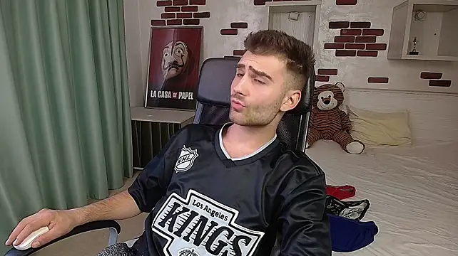 KyloEast Webcam show
