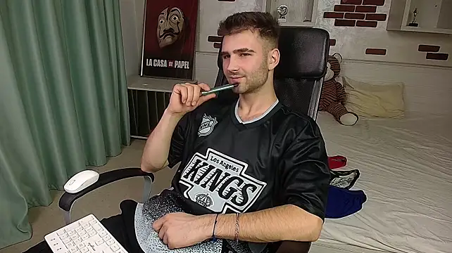 KyloEast Webcam show