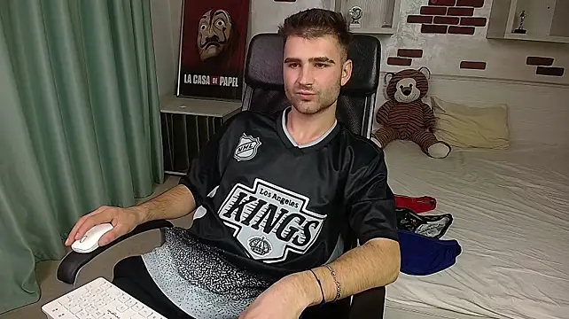 KyloEast Webcam show