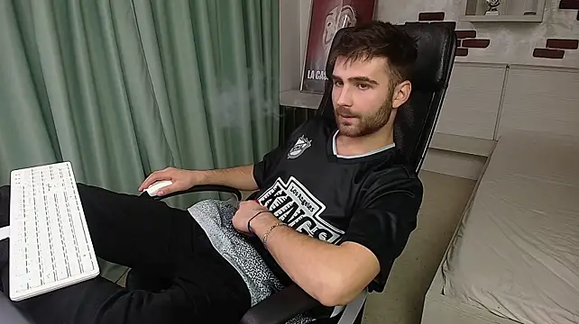KyloEast – webcam-show