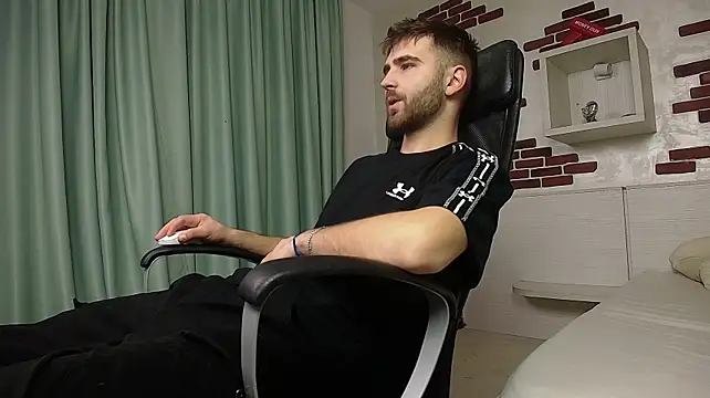 KyloEast Webcam show