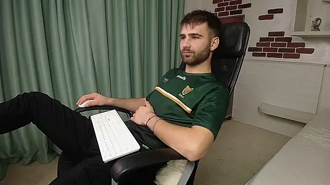 KyloEast Webcam show