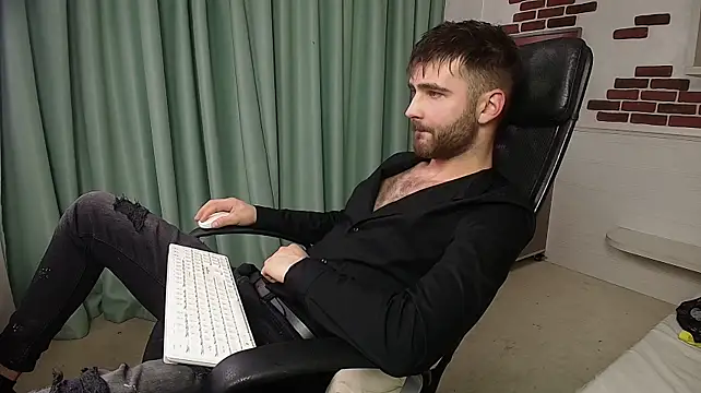 KyloEast Webcam show