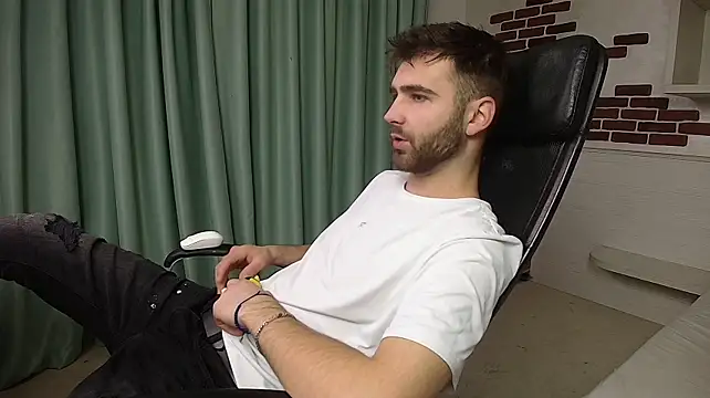 KyloEast webcam show