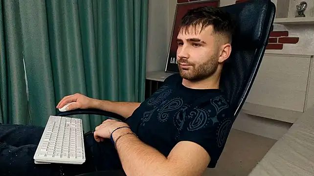 KyloEast Webcam show
