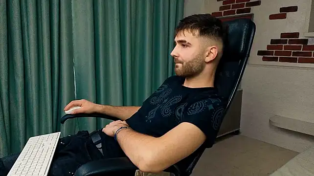 KyloEast Webcam show