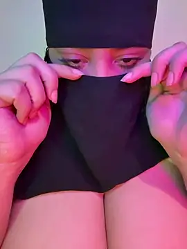 Zineb-bitch Adlı Modelin Web Kamerası Şovu