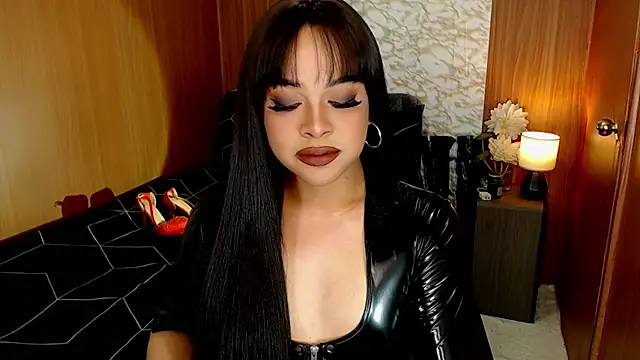 Show modela BigcockjasmineTs na web-kameri