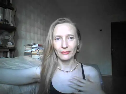 LunaBelle8 Adlı Modelin Canlı XXX Sohbeti