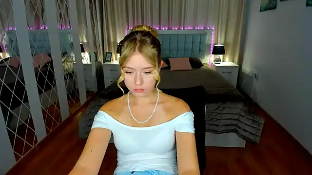 צ'אט XXX בשידור חי של RosaTiny