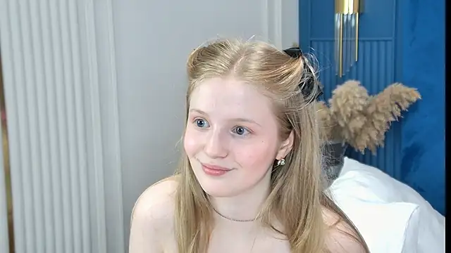 LilianHowards Show in webcam