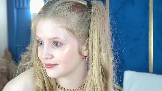 LilianHowards Show in webcam