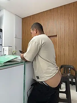 Patricio_02: διαδικτυακό σόου στην κάμερα