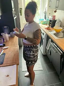 SweetPetiteNoir Webcam-Show