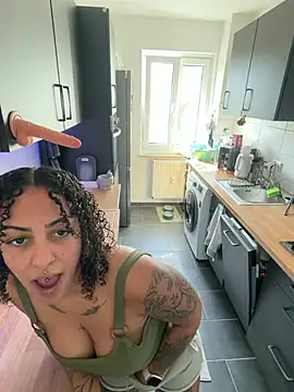 SweetPetiteNoir Webcam-Show