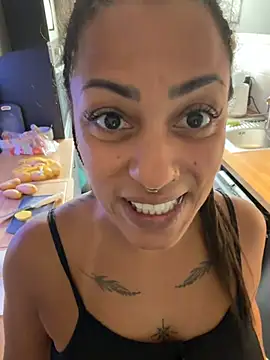 SweetPetiteNoir Webcam-Show